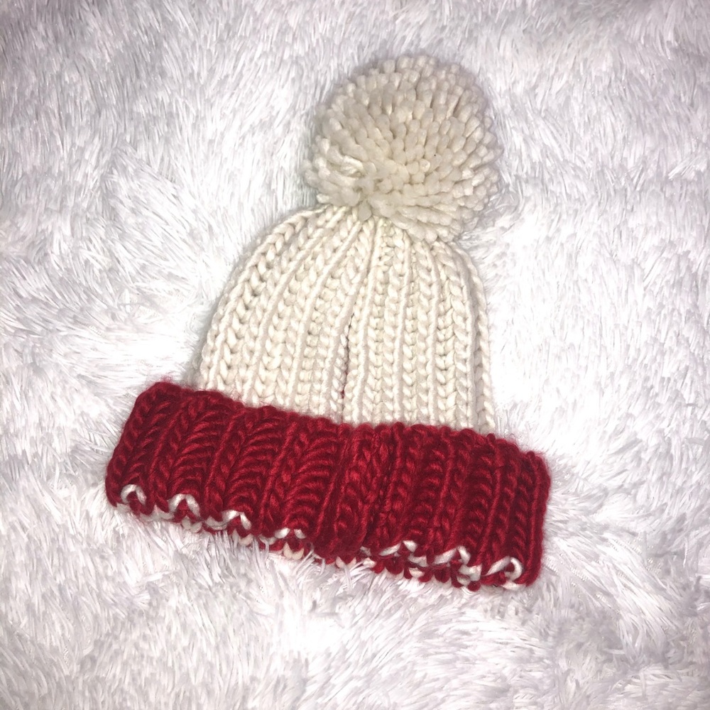 Express Women’s Pompom Winter Hat